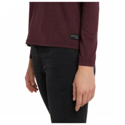Stoic Women's Merino180 MMXX.Linköping L/S - Merino Shirt -Adventure Gear Shop stoic womens merino180 mmxxlinkoeping l s merino shirt detail 7