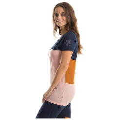 Stoic Women's MerinoMesh150 BensjonSt. II T-Shirt - Merino Shirt 14 Stoic Women's MerinoMesh150 BensjonSt. II T-Shirt - Merino Shirt -Adventure Gear Shop stoic womens merinomesh150 bensjonst ii t shirt merino shirt detail 11